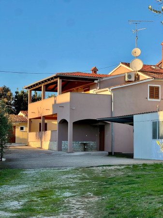 House with Two Apartments, a Guest Flat and Building Land